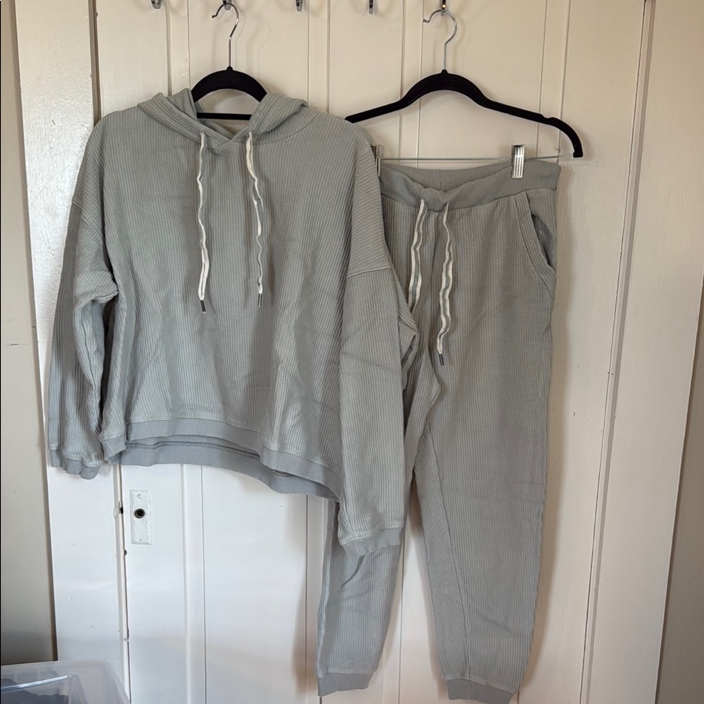 Aerie Light Green ribbed Sweatshirt and sweatpants
